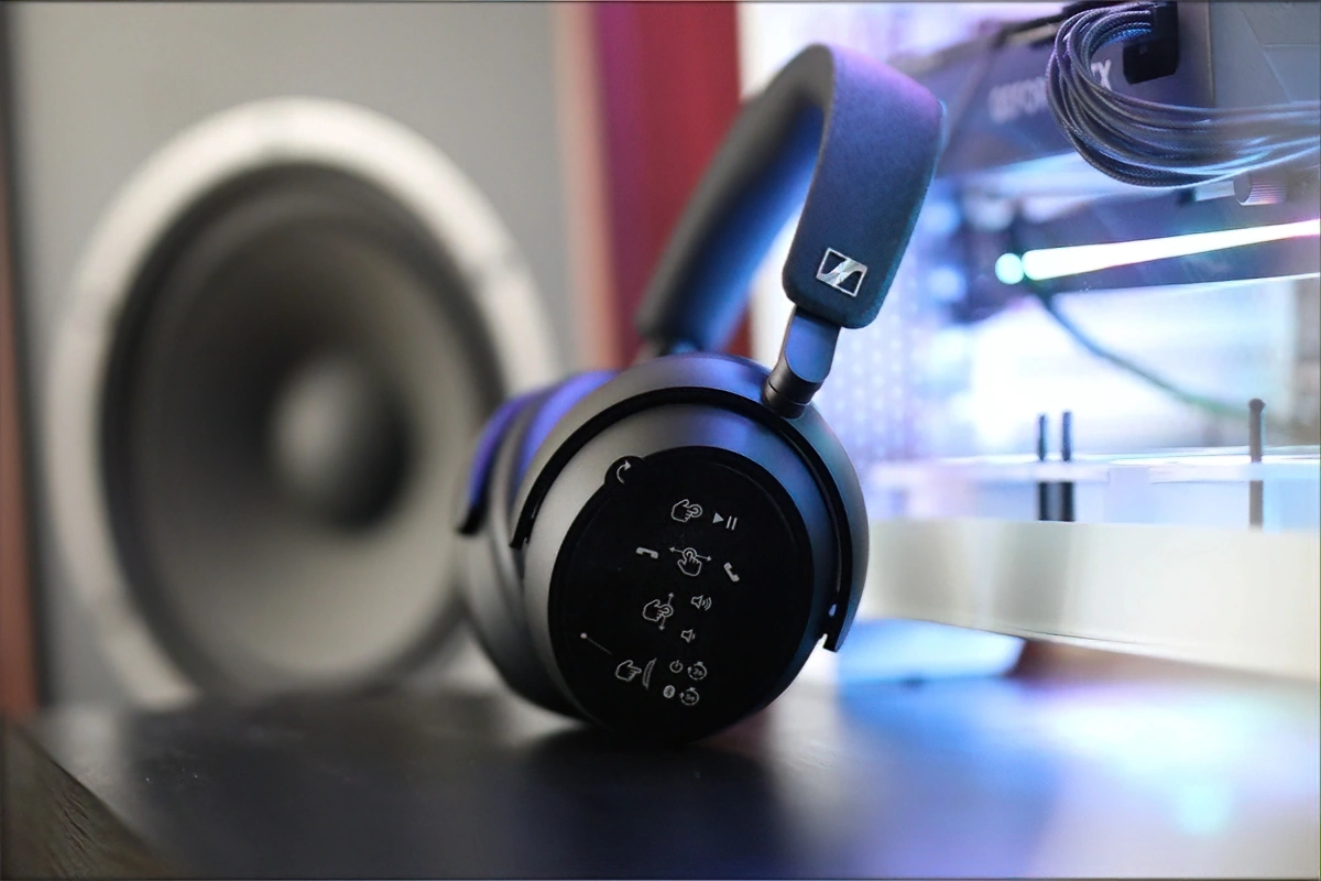 HiFi Sound and Cutting Edge Tech: Sennheiser Momentum 4 Review – Bloom Audio